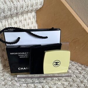 CHANEL Double Mirror Compact in yellow-GWP Item
